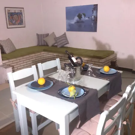 Chic Seaside In - 60 Sqm - Sea View 아파트 Akrogiali