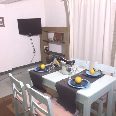 Chic Seaside In - 60 Sqm - Sea View 아파트 Akrogiali