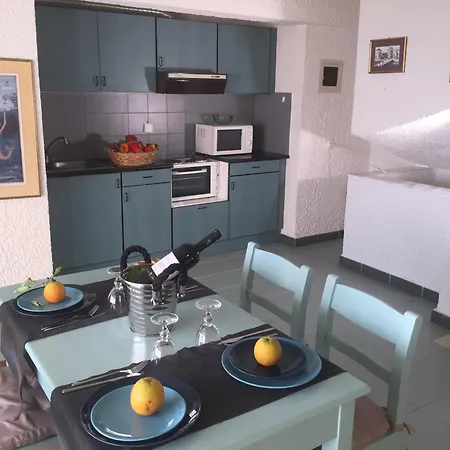 Chic Seaside In - 60 Sqm - Sea View דירה