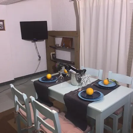 Chic Seaside In - 60 Sqm - Sea View 아파트 Akrogiali