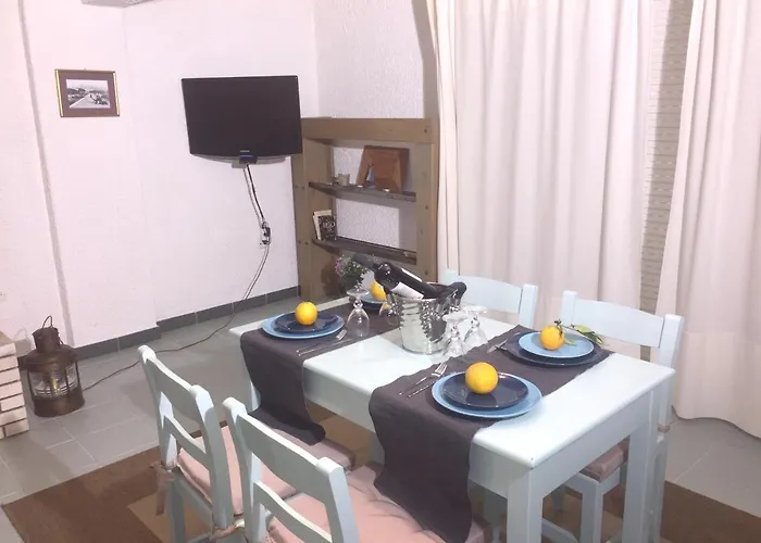 Chic Seaside In - 60 Sqm - Sea View Apartman Akrojáli